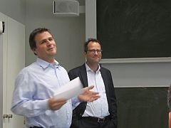 Professor Dr. Sascha Gentes begrüßt Professor Dr. Ralph Bartsch