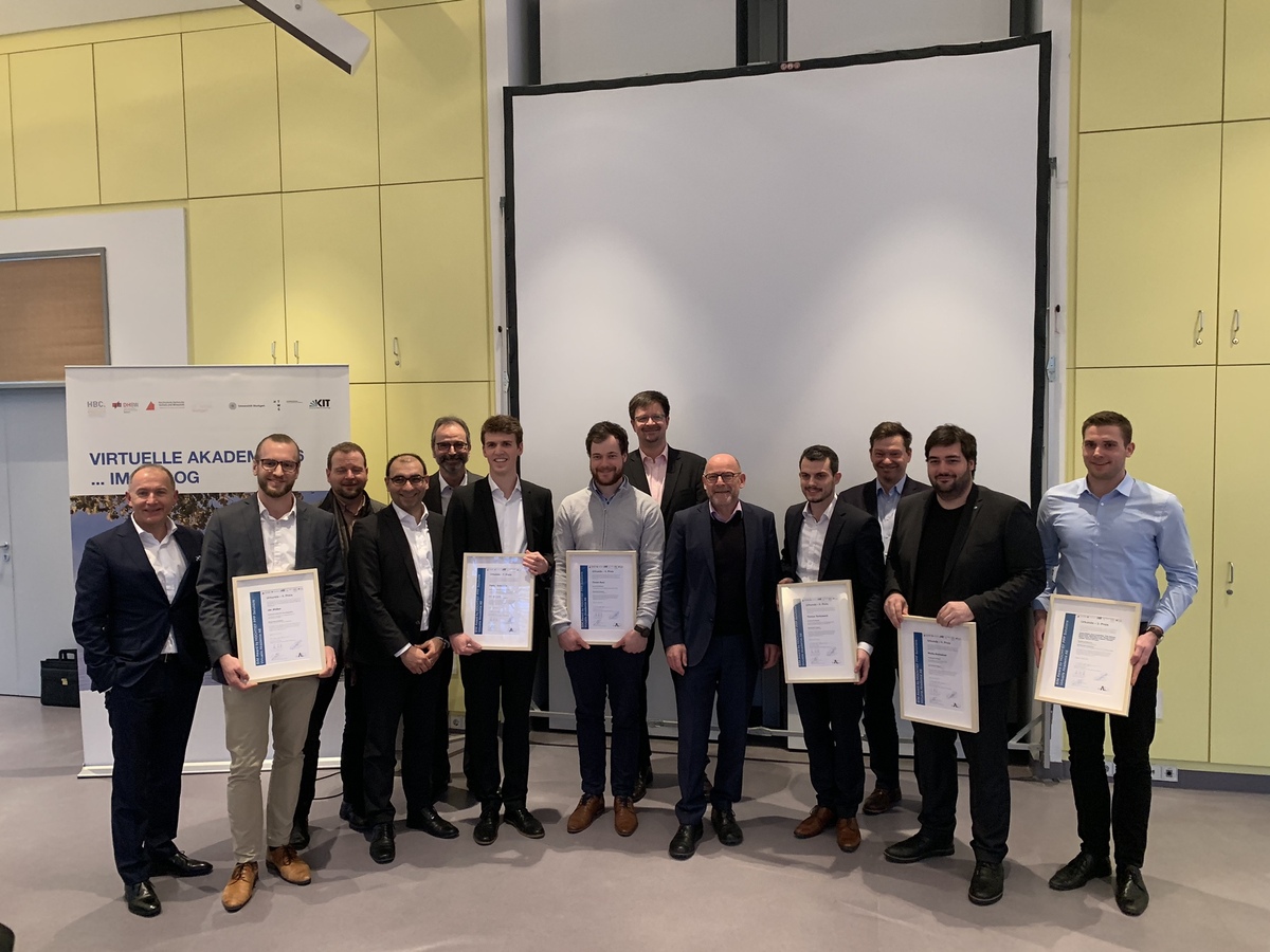 Alle Preisträger sowie die Vertreter der Virtuellen Akademie A6 mit Professor Haghsheno und Verkehrsminister Winfried Hermann